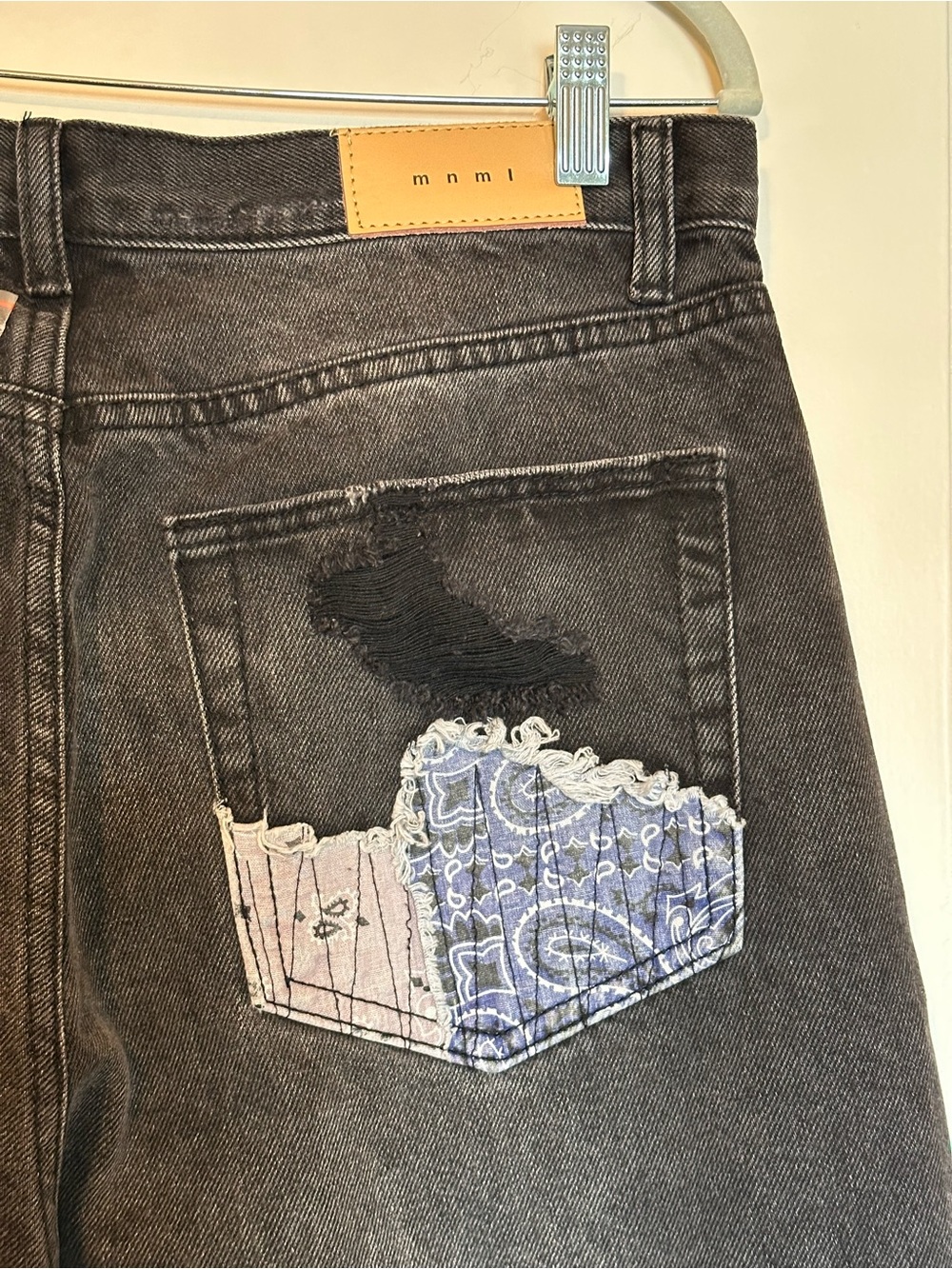 NWT mnml Bandana Patch Ultra Baggy Jeans Mens Size 31 Washed Black Distressed - Picture 3 of 10